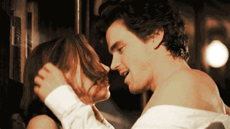 kiss sexy gif|Kissing GIFs 